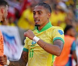 放豪言结果惨败！拉菲尼亚3次对阵阿根廷0球0助，巴西队1平2负